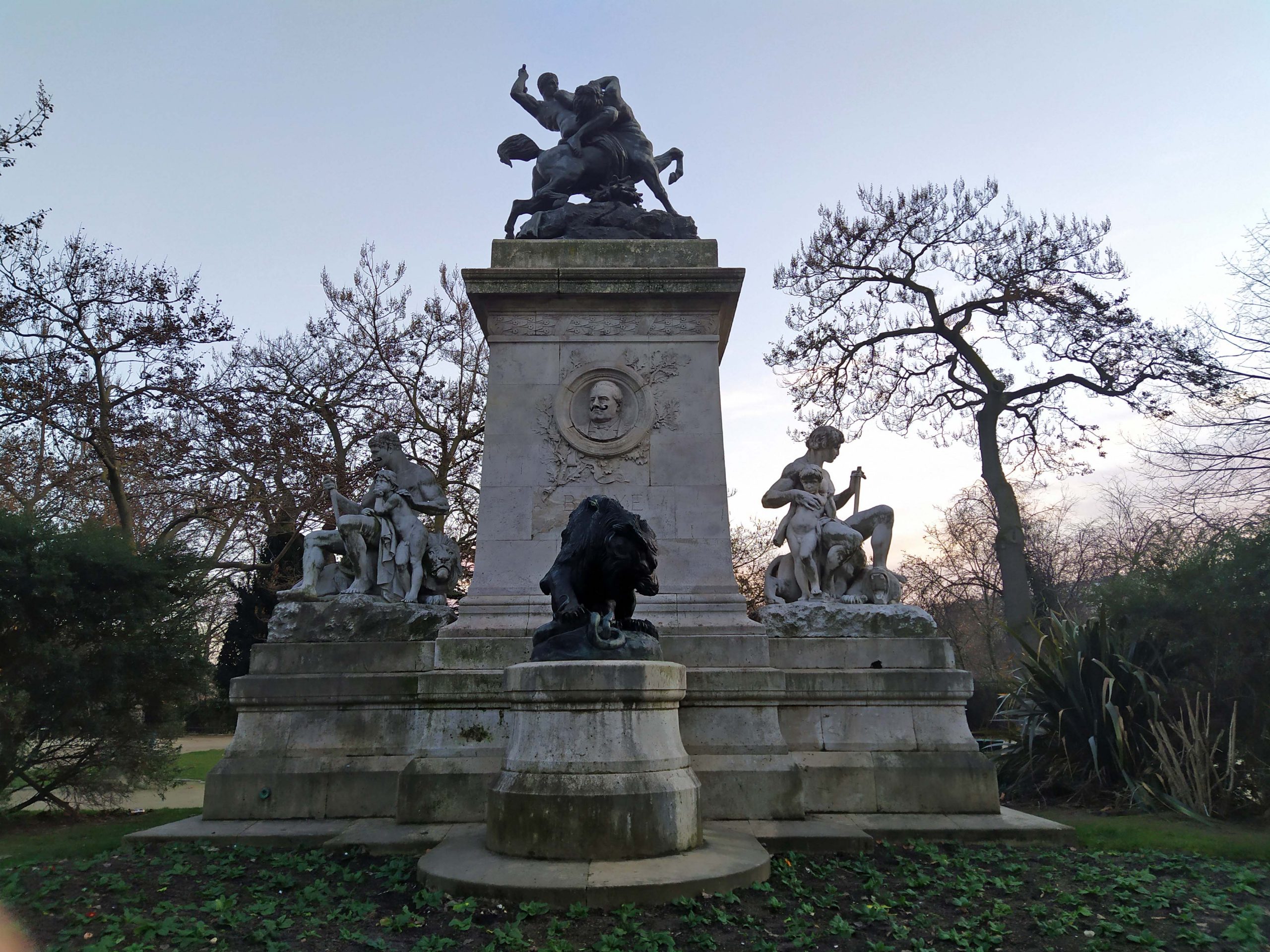 Fondation Chi Chei Taïwan - square Henri IV - Paris- Gissinger Mariele – Sculpture – Bronzes – Modelage – Terre – Ton - Céramique – Porcelaine – Porcelain – Artiste - Art-gm – Alsace - France